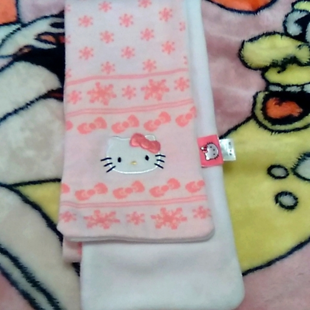 Hello kitty scarf